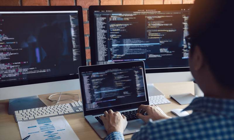 数据科学选型：R与Python如何赋能番禺区网站建设？